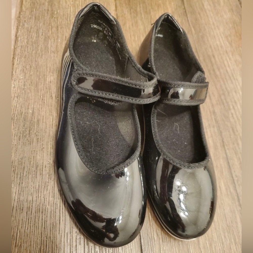 13 1/2 size girls tap shoes worn once.